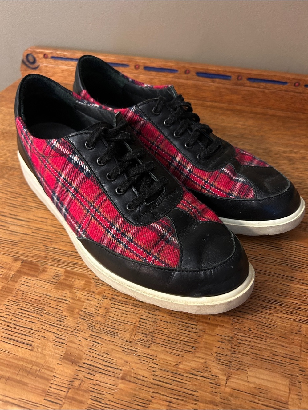 Vital Australia Women’s Red Indy Sleeze Plaid Lace-Up Sneakers EU 39 US 8.5
